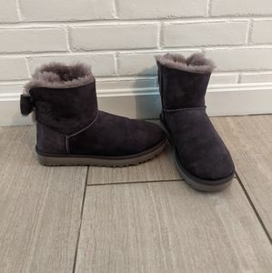 UGG boots Naveah Stormy Grey Amethyst size 9